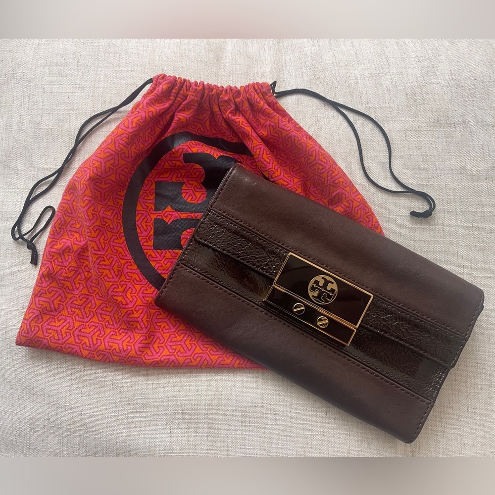 Authentic Tory Burch Caecey Leather Patent Leather Clutch (Dark Brown)